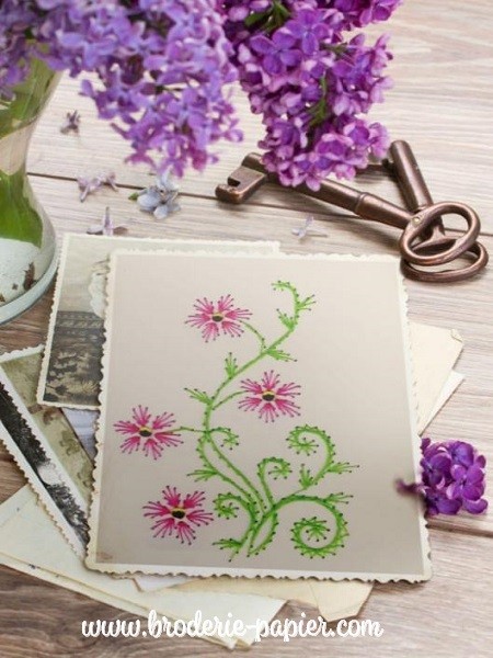 Broderie sur papier arabesques de fleurs