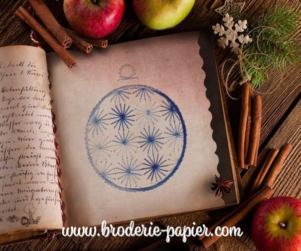 Broderie sur papier boule de noël bleue ronde