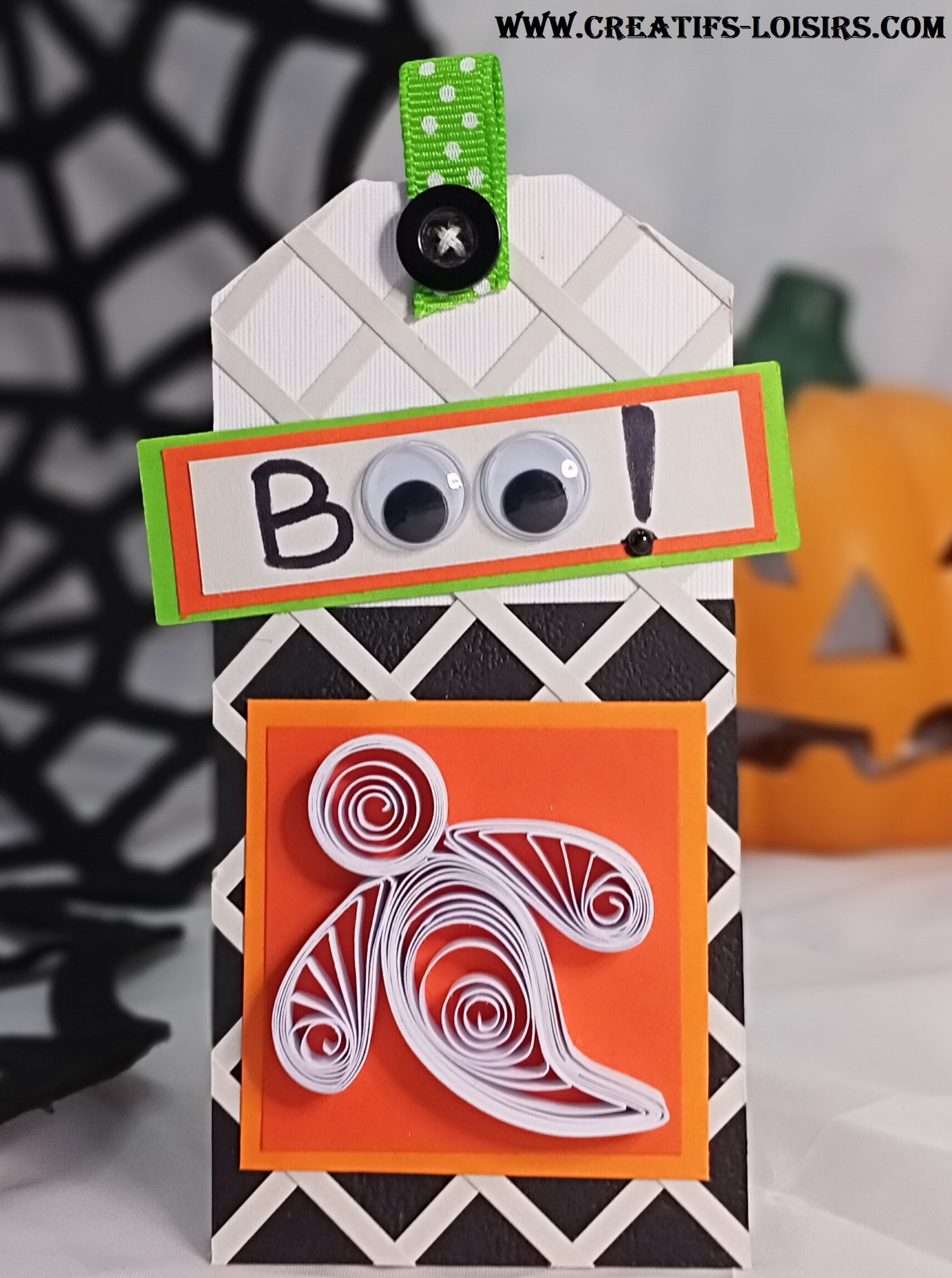 Etiquette d'Halloween le fantôme en quilling