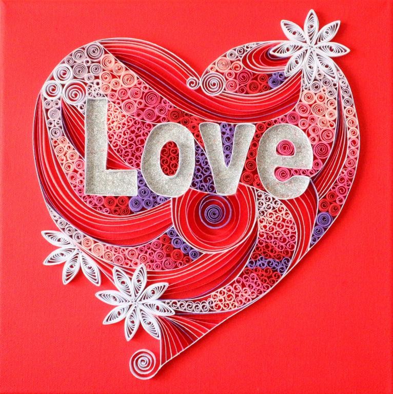 Tableau quilling coeur love sur fond rouge