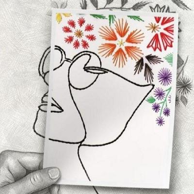 Broderie sur papier Visage de femme à fleurs et lunettes