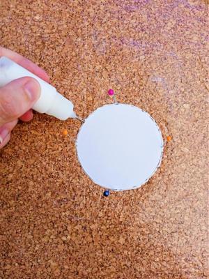 05 mettre colle autour cercle papier quilling loisir creatif eugenie diy fait main soleil