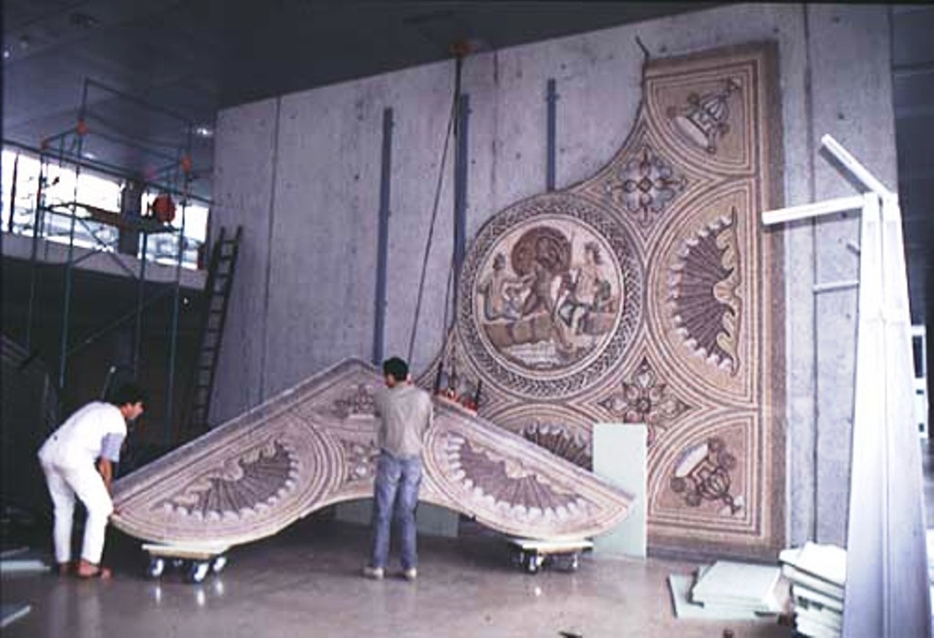 06assemblage des trois panneaux de la mosaique de l enlevement d hylas au musee archeologique de saint romain en gal pret de la ville de grenoble