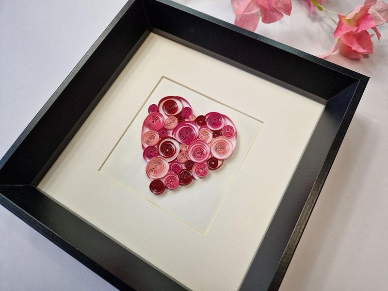 07 tableau quilling tuto facile debutant coeur rose loisirs creatifs diy paperolles gratuit