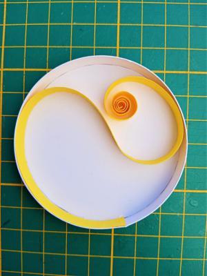11 etape ralisation tuto modele facile soleil quilling paperolles loisir creatif eugenie bande papier jaune