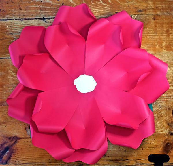 12 fleur papier geante diy loisirs creatifs eugenie tuto decor paper craft 2eme couronne petale