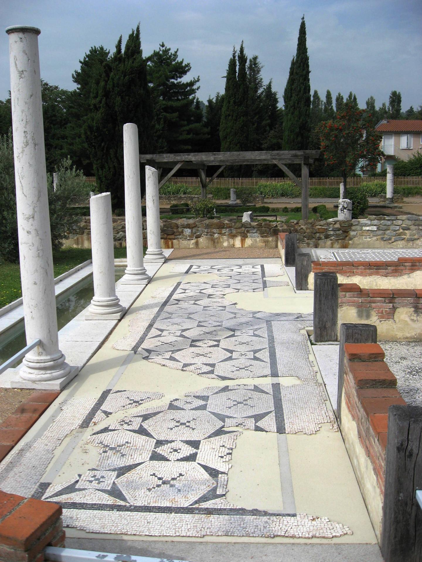 12peristyle saint romain en gal