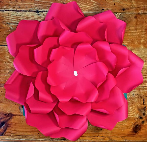 15 fleur papier geante diy loisirs creatifs eugenie tuto decor paper craft 4eme couronne petale