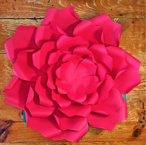 16 fleur papier geante diy loisirs creatifs eugenie tuto decor paper craft 5eme couronne petale