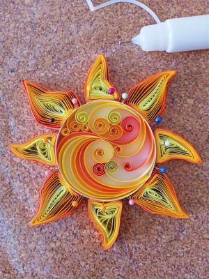 19 quilling soleil en cours de realisations tuto modele facile bande papier roule paperolles liege epingle colle loisir creatif eugenie