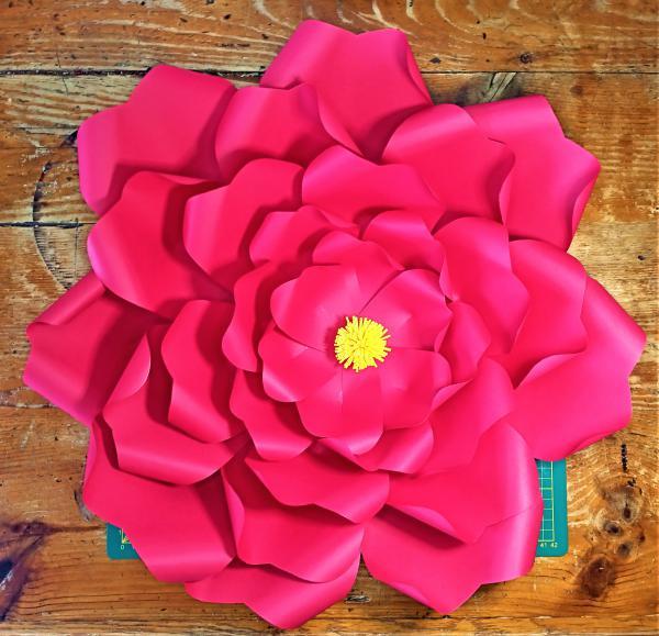 24 fleur papier geante diy loisirs creatifs eugenie tuto decor paper craft coller pistil centre