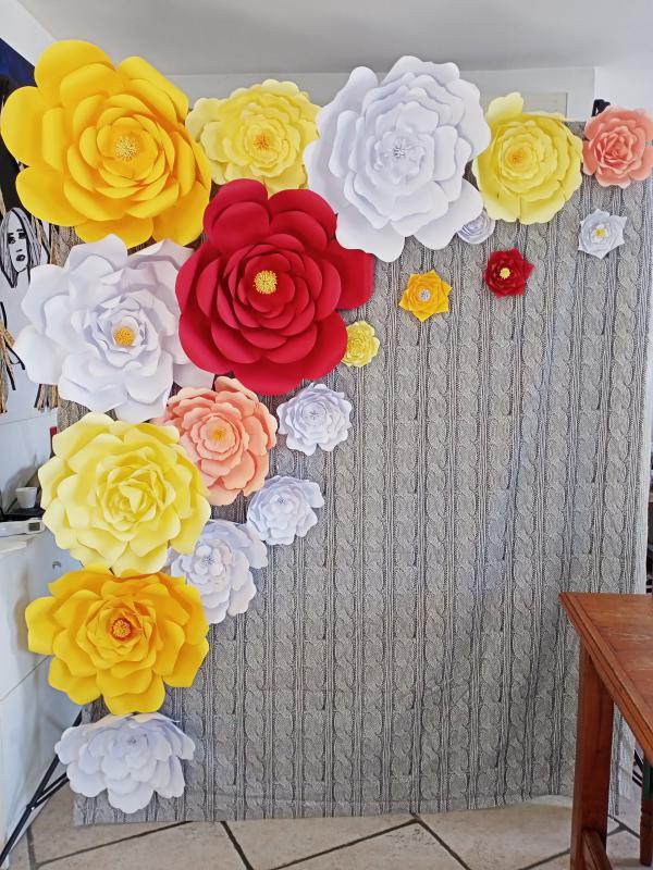 25 fleur papier geante diy loisirs creatifs eugenie tuto decor paper craft sur fond gris imitation laine