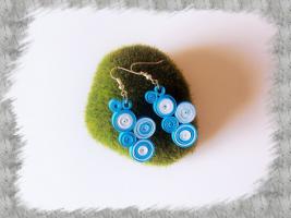 Bijoux boucles d oreille quilling cercles serres bleu et blanc 01