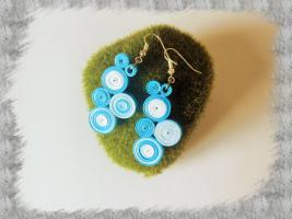 Bijoux boucles d oreille quilling cercles serres bleu et blanc loisirs creatifs 01 bis
