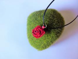 Bijoux pendentif et collier quilling loisirs creatifs rose 01