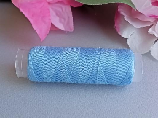 Bleu clair fil a coudre couture bobine broderie sur papier string art carte a broder