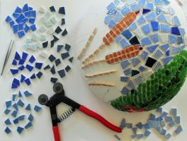Boule mosaique deco de jardin 25 cm grenouille en cours de realisation 1