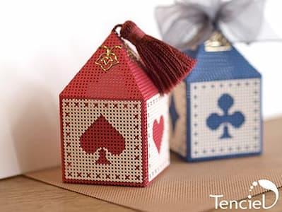 Broderie sur papier point de croix carton feuille perfore trou bleu rouge boite