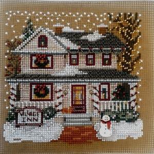 Broderie sur papier point de croix carton feuille perfore trou brun marron cadre maison hiver noel