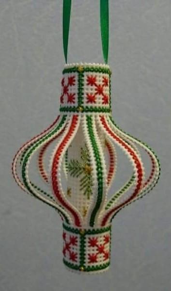 Broderie sur papier point de croix carton feuille perfore trou decoupe lanterne