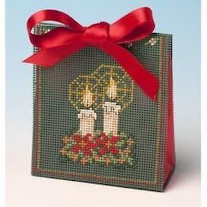 Broderie sur papier point de croix carton feuille perfore trou gris bougie modele noel boite