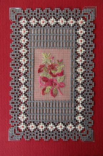Broderie sur papier point de croix carton feuille perfore trou gris carte fleur
