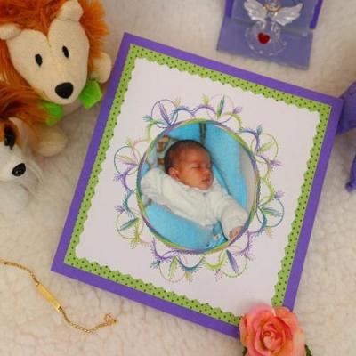 Cadre rond photo bebe broderie sur papier carte a broder faire part