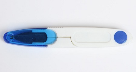 Ciseaux coupe fil bleu materiel broderie couture
