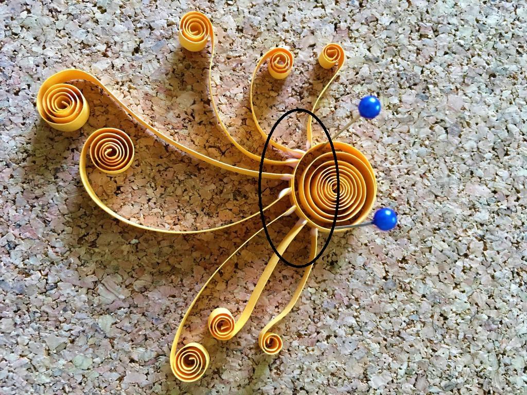 Colle tentacule pieuvre bande papier quilling paperole jaune