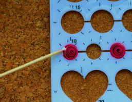 Coller le quilling loisirs creatifs 1