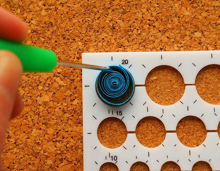 Epouser la forme d un gabarit cercle quilling loisirs creatifs 02