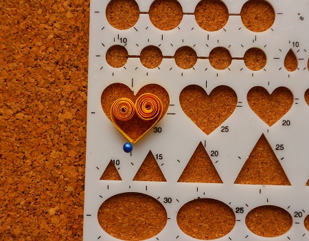 Gabarit coeur quilling loisirs creatifs mettre 1 epingle