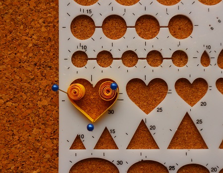 Gabarit coeur quilling loisirs creatifs mettre 3 epingles