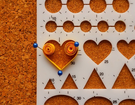 Gabarit coeur quilling loisirs creatifs mettre 5 epingle