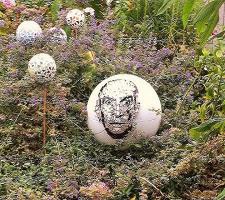Loisirs creatifs mosaique boule deco jardin louis de funes 1