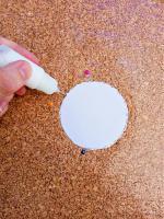 Mettre colle autour cercle papier quilling loisir creatif eugenie diy fait main soleil