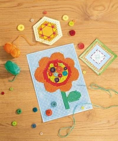 Modele broderie sur carton fleur enfant facile