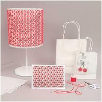 Modele broderie sur carton lampe carte etiquette cerise rouge