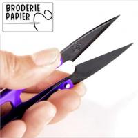 Outil couper fil broderie sur papier carte a broder