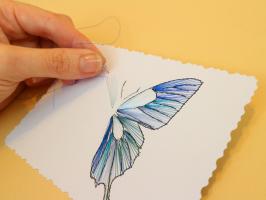 Papillon broderie papier carte a broder fil aiguille loisir creatif eugenie bleu metallique