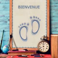 Pieds de bebe naissance broderie sur papier bleu fil tendu string art