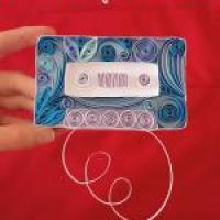 Quilling cassette audio bleu retro vintage bande papier roule paperolle loisirs creatifs eugenie art diy fait main rouge