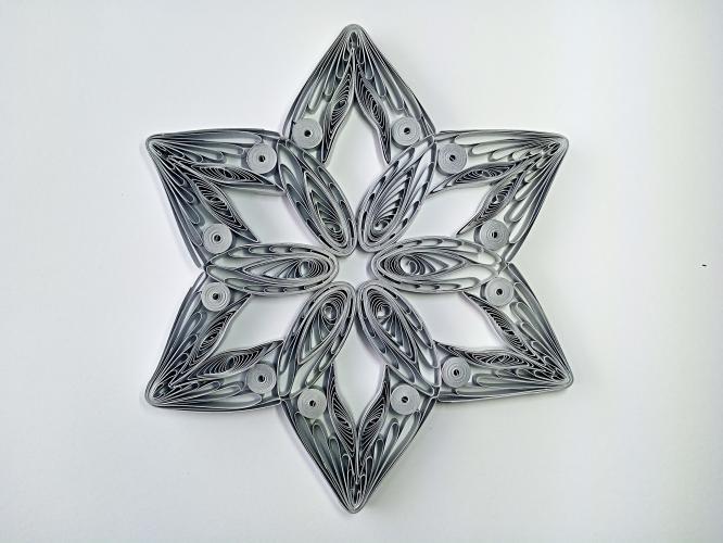 Quilling flocon neigne snow flake bande papier argent briallant filigrana en papel paper art 01