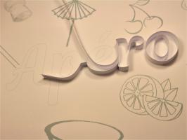 Quilling tableau prenom lettre mot apero en cours de realisation bande papier blanc travail directement sur le support