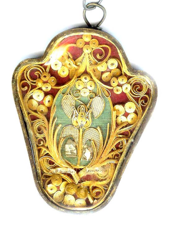 Reliquaire 18eme siècle papier roulé quilling pendentif