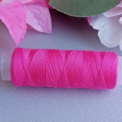 Rose fuchsia fil a coudre couture bobine broderie sur papier string art carte a broder