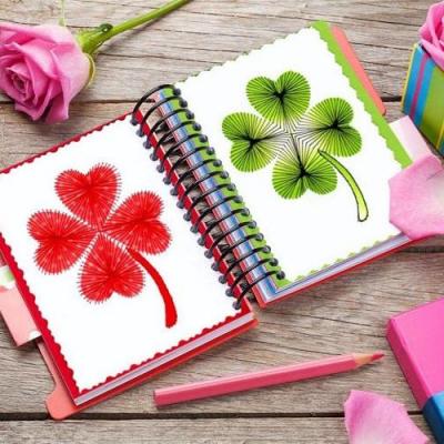 Trefle quatre feuille porte bonheur chance broderie sur papier saint valentin patrick modele creation