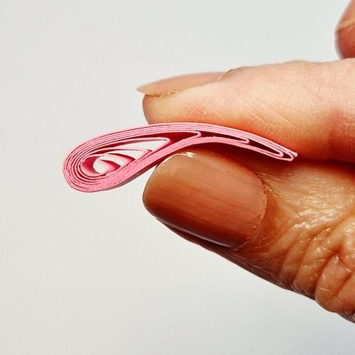 Tuto quilling ruban octobre rose courber la spirale de papier