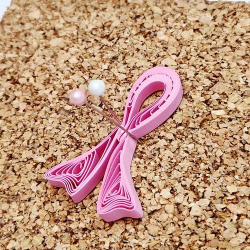 Tuto quilling ruban octobre rose epingle liege