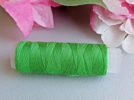 Vert gazon fil a coudre couture bobine broderie sur papier string art carte a broder